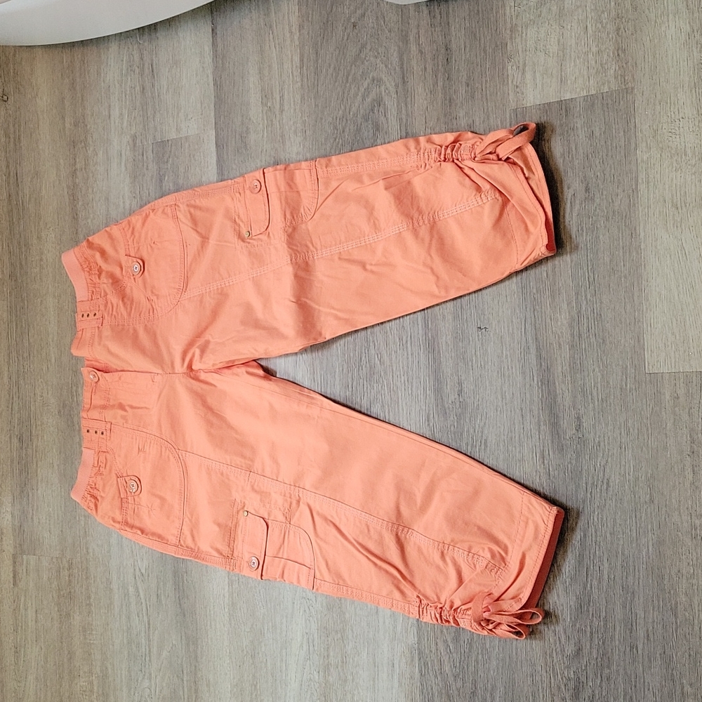 Chicos coral cargo crop pants 4 petite